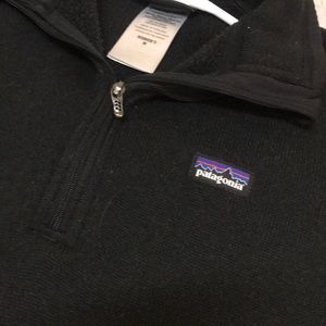 Black W Patagonia Pullover Quarter Zip